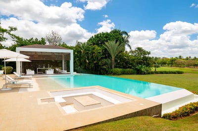 Luxury Villa Photo #3