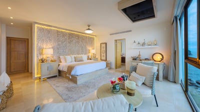 Luxury Villa Photo #32