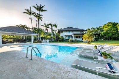 Luxury Villa Photo #4