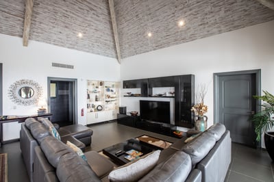 Luxury Villa Photo #20