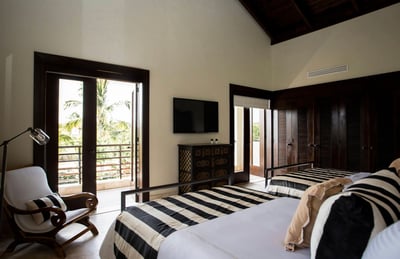 Luxury Villa Photo #40