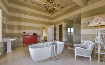 Luxury Villa Photo #26