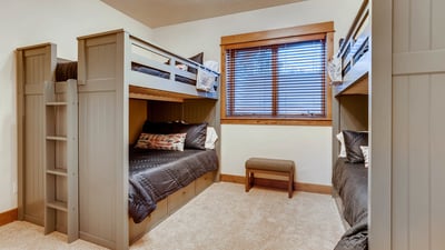 Bunkroom on lower level with 2 twin bunks