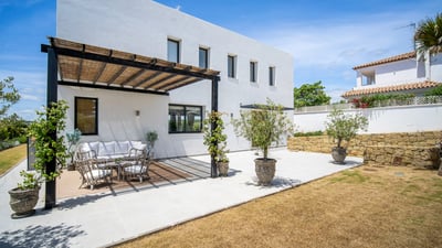 Luxury Villa Photo #4