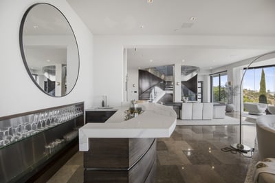 Luxury Villa Photo #32