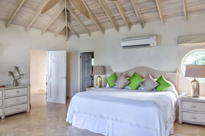 Luxury Villa Photo #22