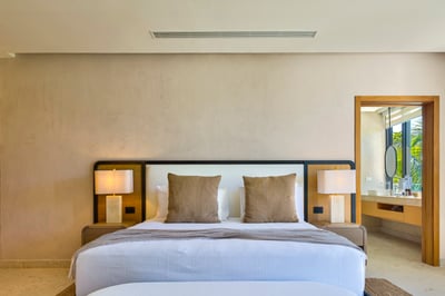 Luxury Villa Photo #24