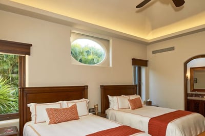 Luxury Villa Photo #18