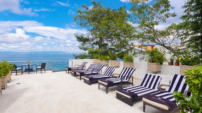 Luxury Villa Photo #6