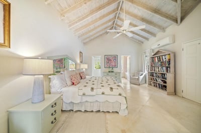 Luxury Villa Photo #30
