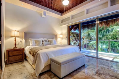 Luxury Villa Photo #21