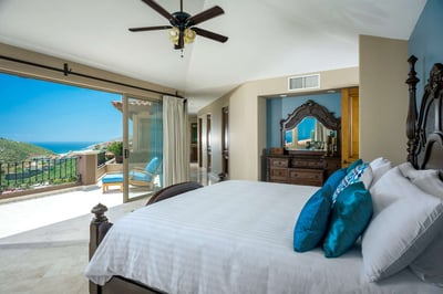 Luxury Villa Photo #39
