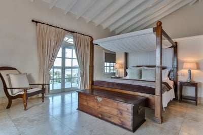 Luxury Villa Photo #25