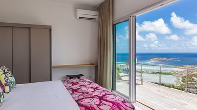 Bedroom 2: Located on a lower floor. King size bed, air conditioning, HD-TV with DVD playe