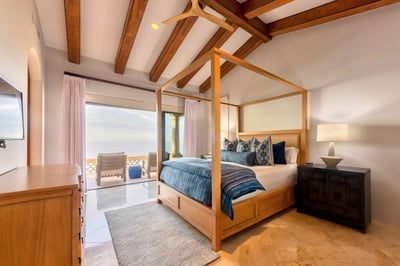 Luxury Villa Photo #39