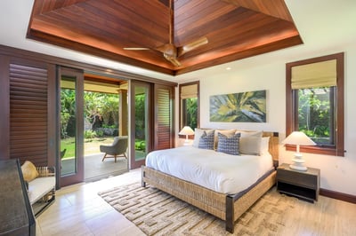 Luxury Villa Photo #18