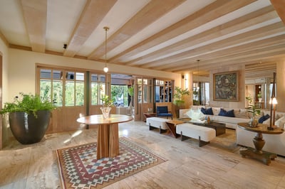 Luxury Villa Photo #23