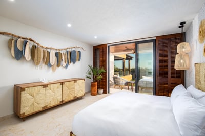 Luxury Villa Photo #18