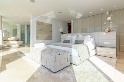Luxury Villa Photo #37