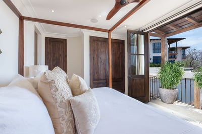 Luxury Villa Photo #18