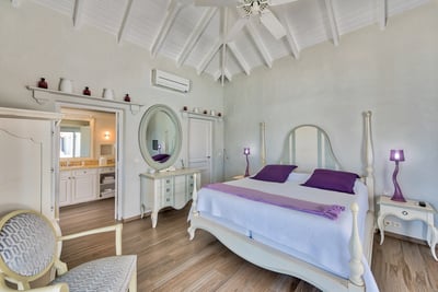 Luxury Villa Photo #28
