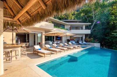 Luxury Villa Photo #3