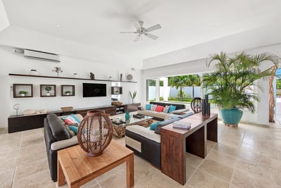 Luxury Villa Photo #25