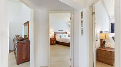 Luxury Villa Photo #17