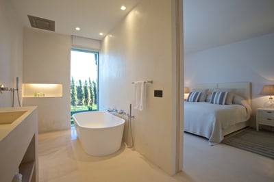 Luxury Villa Photo #30