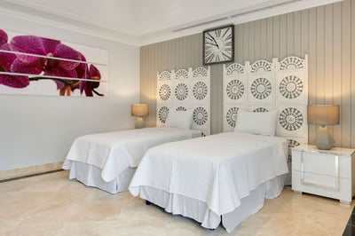 Luxury Villa Photo #14