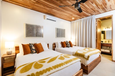 Luxury Villa Photo #28