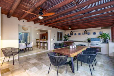 Luxury Villa Photo #22