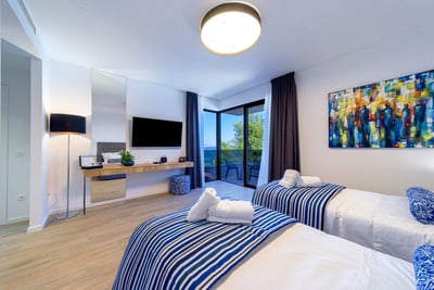 Luxury Villa Photo #27