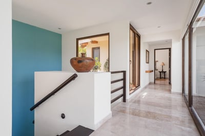 Luxury Villa Photo #18