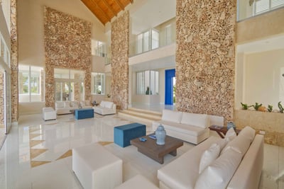 Luxury Villa Photo #14