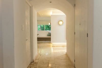Luxury Villa Photo #26