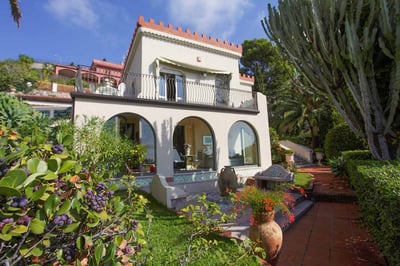 Luxury Villa Photo #4