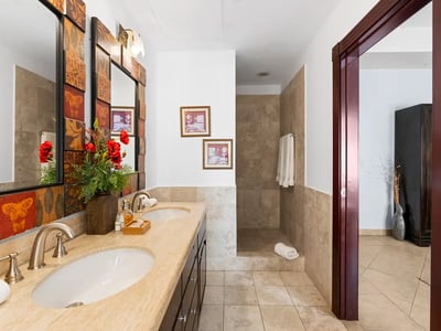 Luxury Villa Photo #35