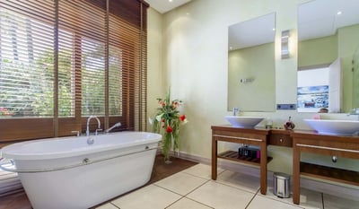 Luxury Villa Photo #17