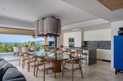 Luxury Villa Photo #18