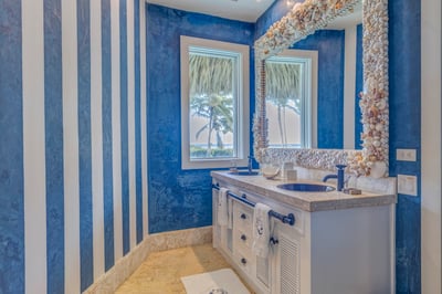 Luxury Villa Photo #33