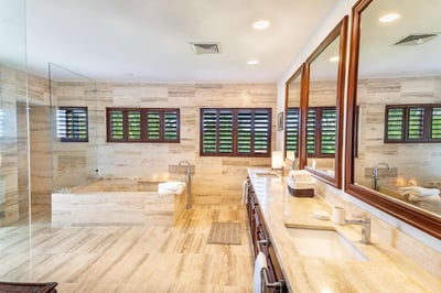 Luxury Villa Photo #26
