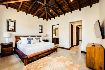 Luxury Villa Photo #16