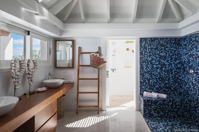 Luxury Villa Photo #37