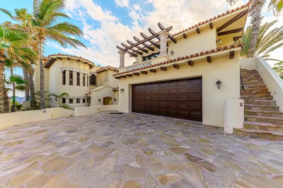 Luxury Villa Photo #5