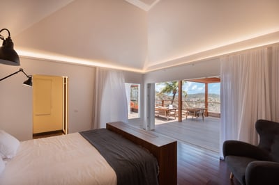 Bedroom 1: Located on the main level. King size bed, air conditioning, HD-TV, Dish Network, and Appl