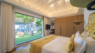 Bedroom 3: King size bed, air conditioning, HD-TV with Dish Network, dressing, safe. En-suite b