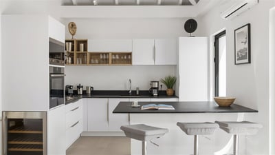 Kitchen & Dining Area