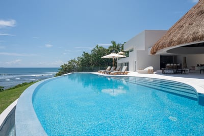 Luxury Villa Photo #2