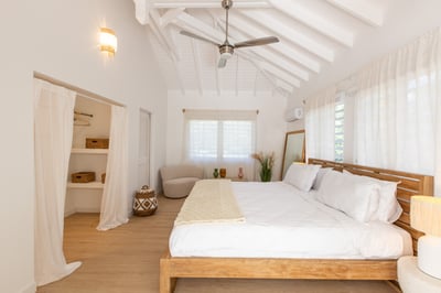 Luxury Villa Photo #25